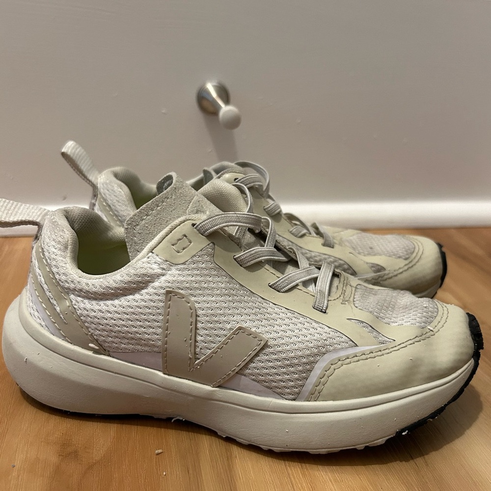 Veja canary alveomesh sneaker - white